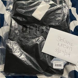 NWT Black Livingston FIGS basic scrub pants in M/T.